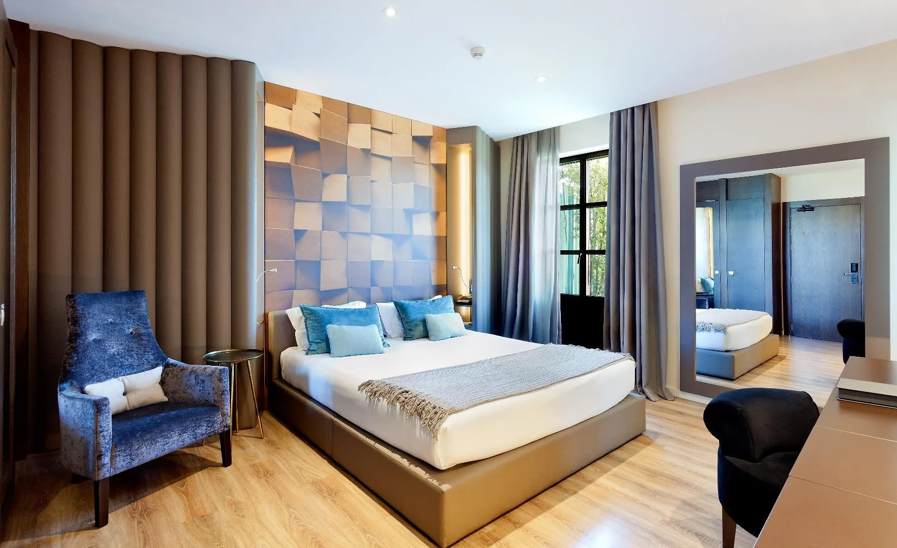 Hotel Condes De Barcelona 4*,