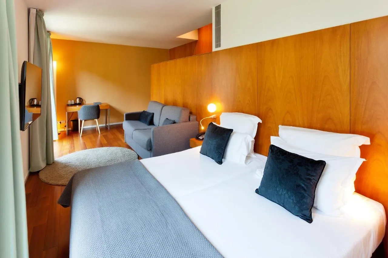 Hotel Condes De Barcelona 4*,